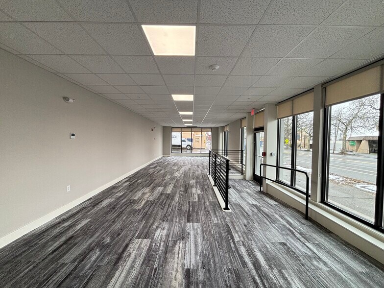 1555 Elm St, Manchester, NH à louer - Photo du bâtiment - Image 3 de 6