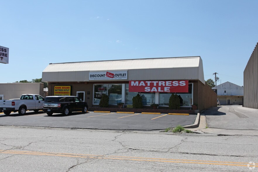 5930 Broadmoor St, Mission, KS for lease - Building Photo - Image 2 of 6