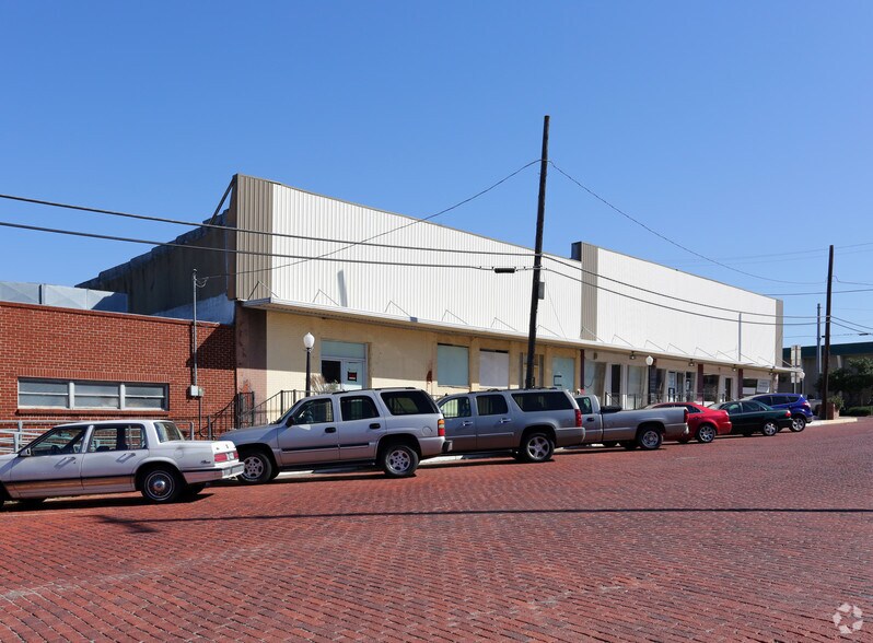102 W Main St, Wolfe City, TX à vendre - Photo du bâtiment - Image 2 de 2