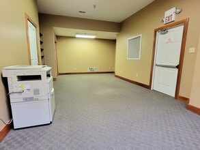 2652 Hidden Valley Rd, Pittsburgh, PA for sale Interior Photo- Image 1 of 7