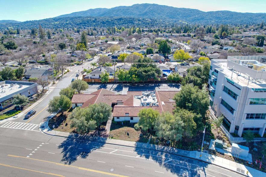 2504 Samaritan Dr, San Jose, CA à louer - Photo du bâtiment - Image 3 de 69