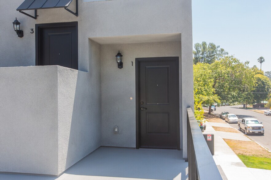 3682 Harriman Ave, Los Angeles, CA for sale - Building Photo - Image 2 of 26