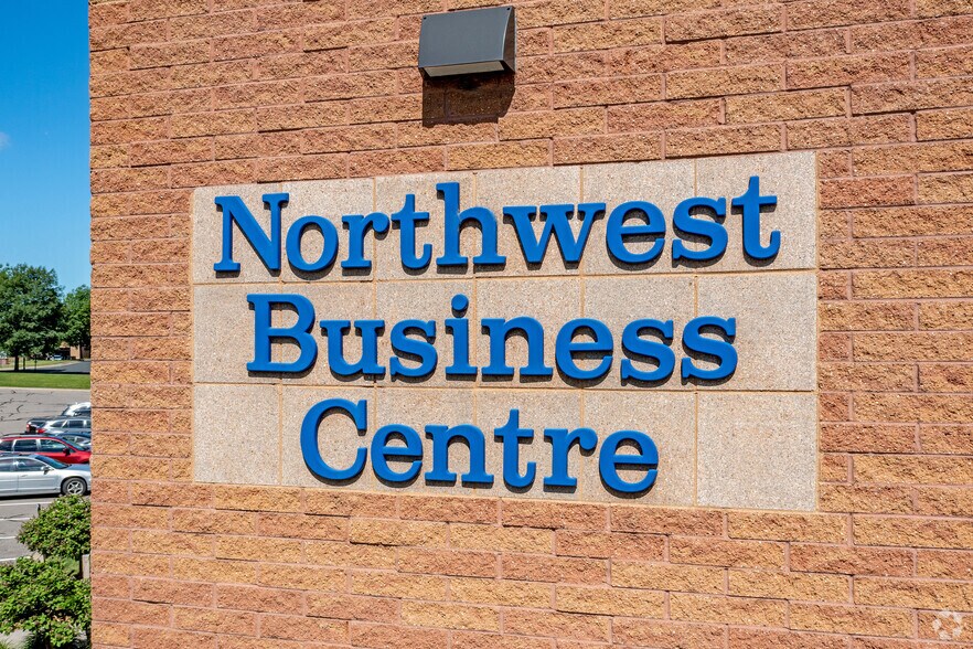 2950 N Xenium Ln, Plymouth, MN à louer - Photo du bâtiment - Image 2 de 13