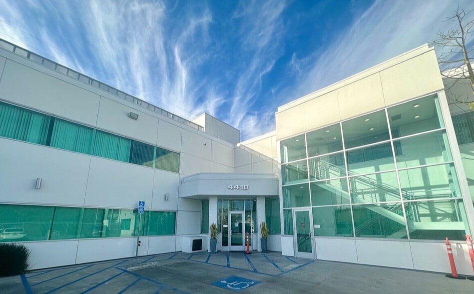 4418 Vineland Ave, Studio City, CA for lease - Building Photo - Image 2 of 8