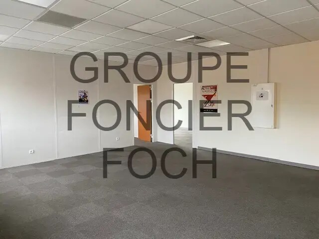 Rue Jean Zay, Saint-Priest for lease Interior Photo- Image 1 of 3