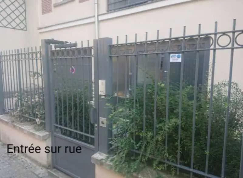 Office in Pantin for lease - Building Photo - Image 1 of 7