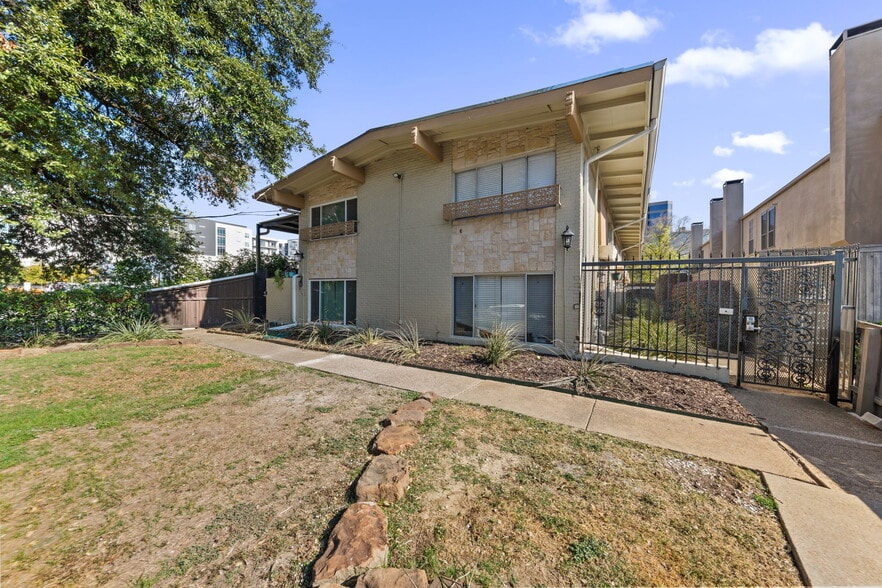 4136 Cole Ave, Dallas, TX à vendre - Photo du bâtiment - Image 1 de 18