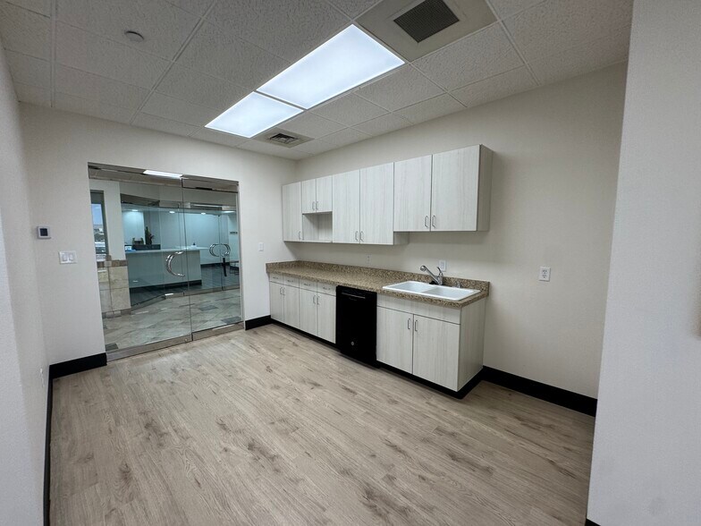 5905 S Virginia St, Reno, NV à louer - Photo intérieure - Image 3 de 11