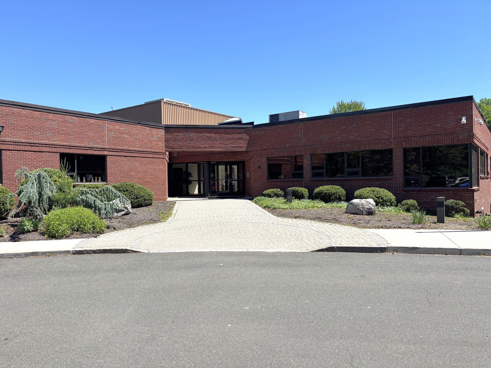 135 South Rd, Farmington, CT à vendre Photo du bâtiment- Image 1 de 5