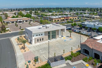 7590 N Colonial Ave, Fresno, CA - AÉRIEN  Vue de la carte