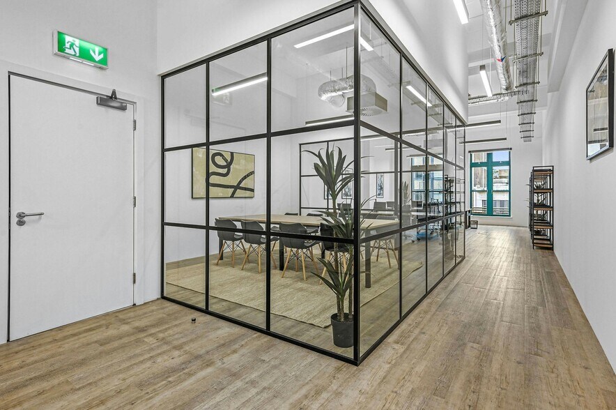 120 Camden High St, Londres à louer - Photo du bâtiment - Image 2 de 31