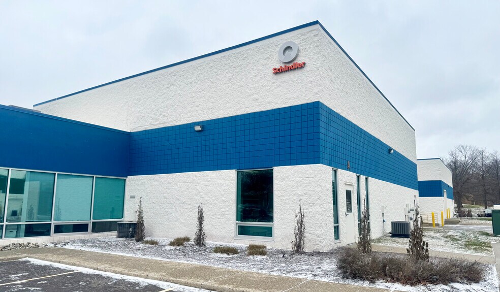 3135 Pine Tree Rd, Lansing, MI à louer - Photo du bâtiment - Image 2 de 5