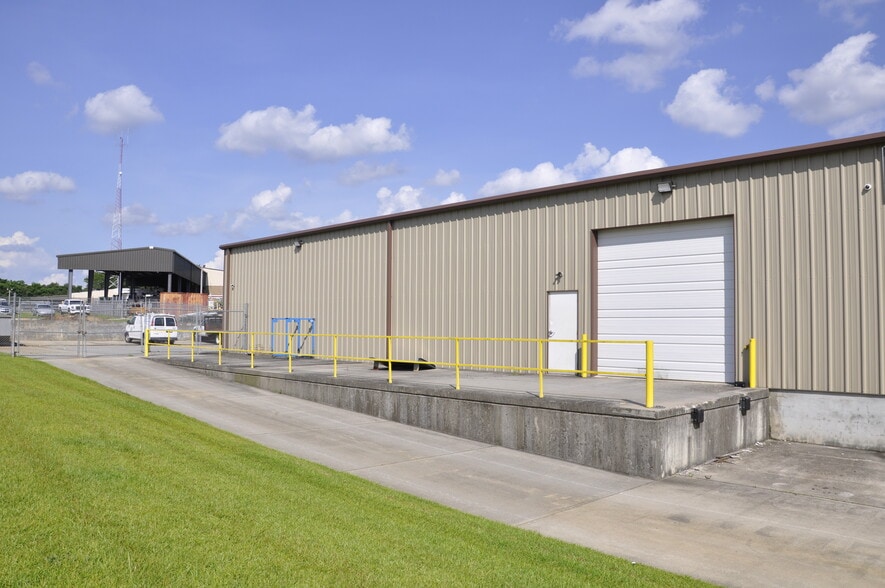 3105 Hal Siler Dr, Sanford, NC à louer - Photo du bâtiment - Image 3 de 3