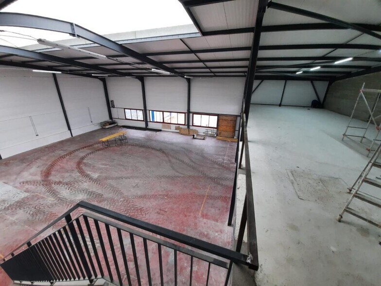 Industrial in Combs-la-Ville for lease - Interior Photo - Image 3 of 4