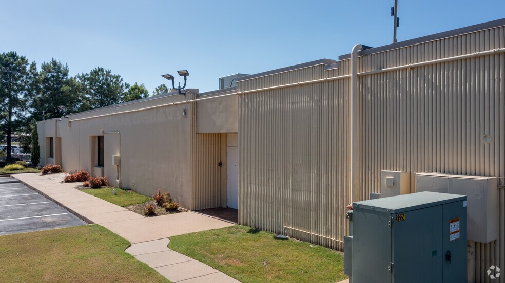 796-800 E Charles Page Blvd, Sand Springs, OK à louer - Photo du bâtiment - Image 2 de 6