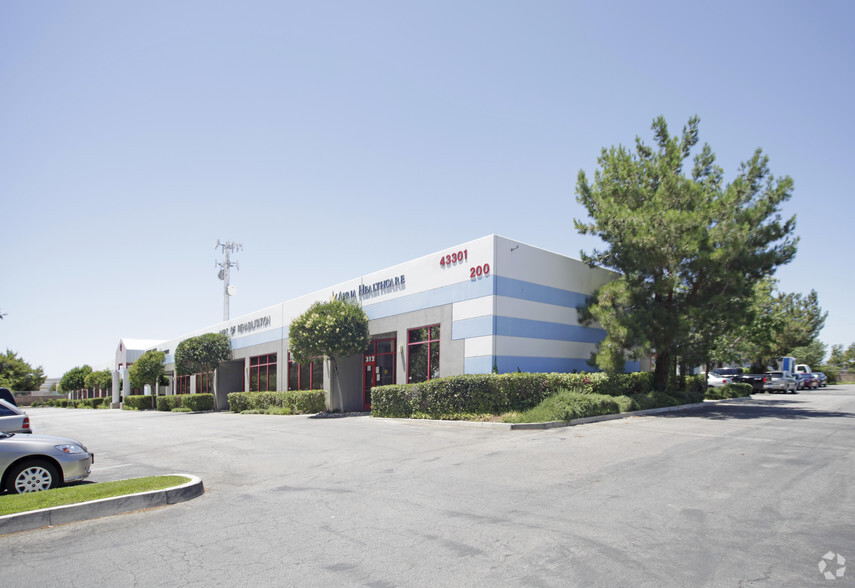 43301 Division St, Lancaster, CA for lease - Primary Photo - Image 1 of 7