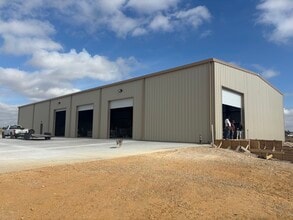 764 Soechting Rd, New Braunfels, TX à louer Photo intérieure- Image 1 de 3