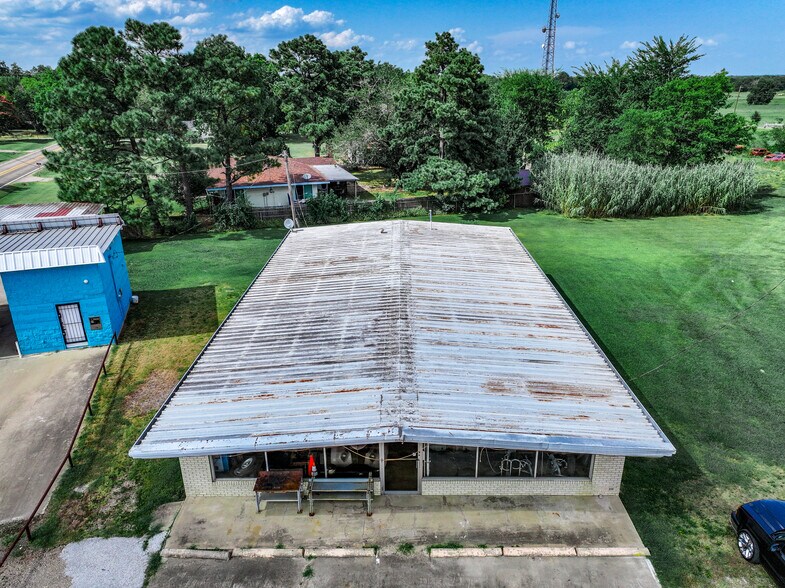 604 Frisco St, Cumby, TX à vendre - Photo du bâtiment - Image 3 de 22