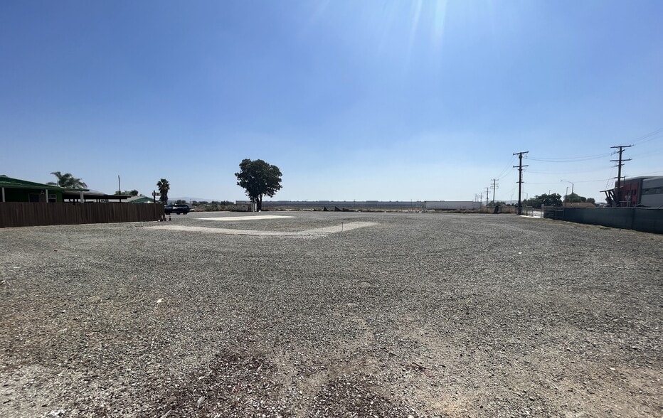 1173 Harley Knox Blvd, Perris, CA à louer - Photo du bâtiment - Image 1 de 2