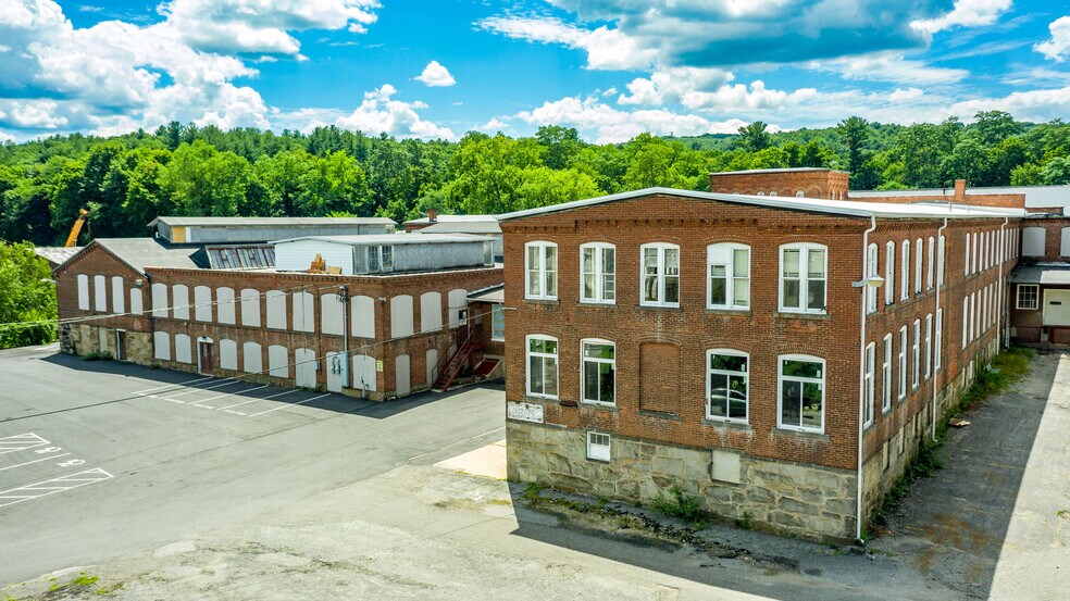 100 Lawton St, Torrington, CT à louer - Photo du bâtiment - Image 2 de 26