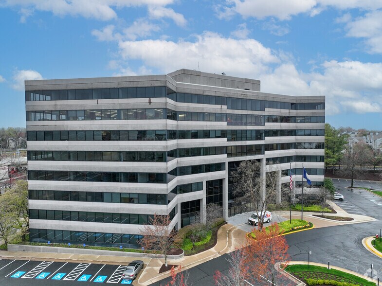 12015 US 50, Fairfax, VA à louer - Photo du bâtiment - Image 2 de 5