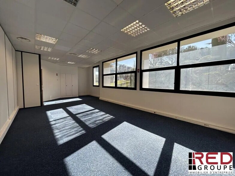 Office in LES MILLES for lease - Building Photo - Image 1 of 4