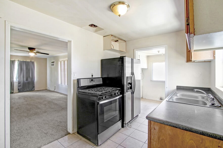 3879 Dykes Ln, Riverside, CA for sale - Primary Photo - Image 1 of 28