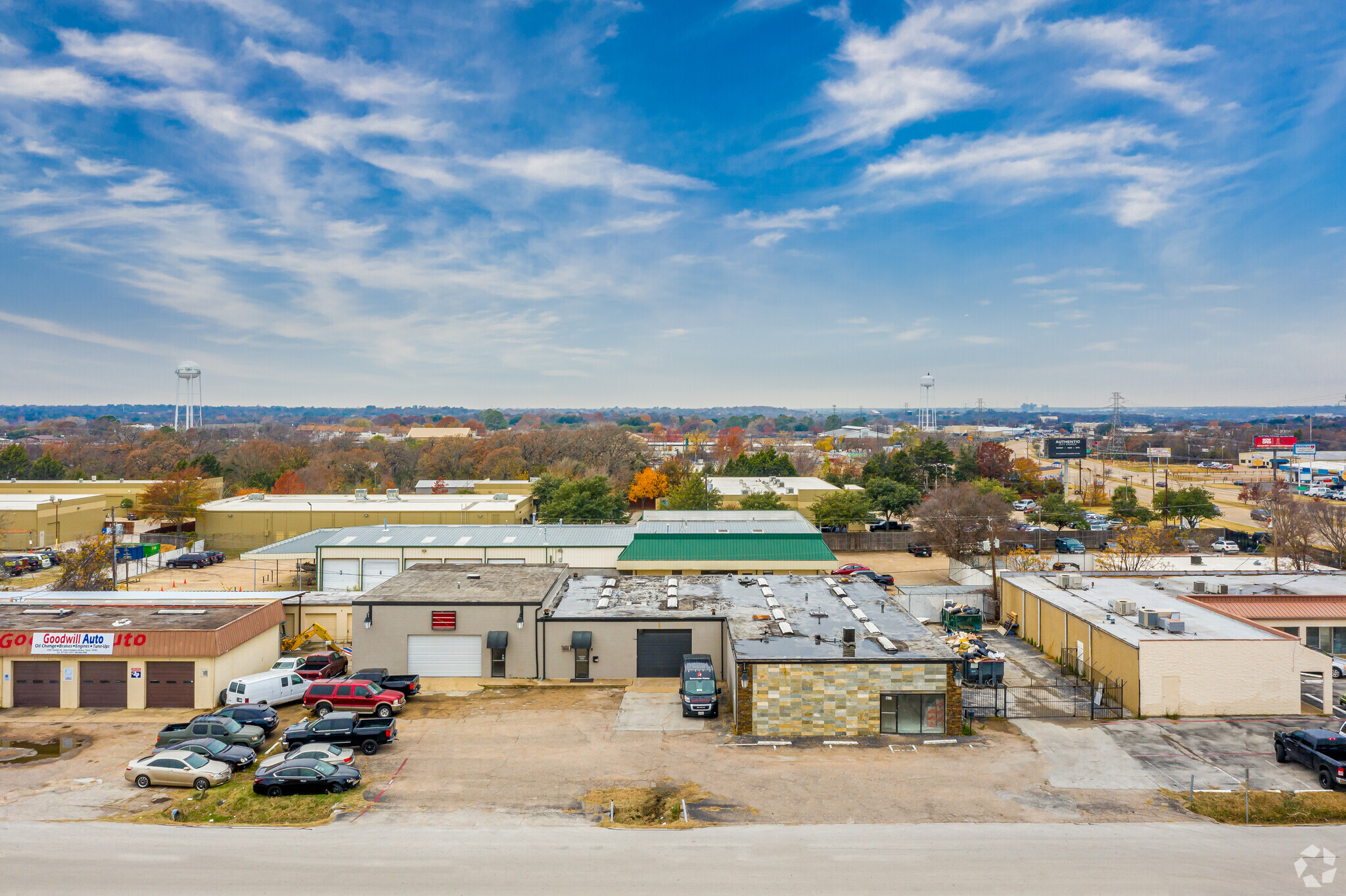 2700 W Pioneer Pkwy, Arlington, TX à vendre Photo du bâtiment- Image 1 de 1