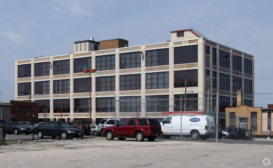 225 Chapman St, Providence, RI à louer - Photo du bâtiment - Image 2 de 6