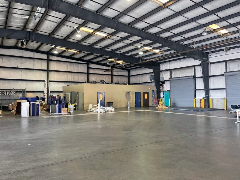 2915-2983 Carrier Ave, Sanford, FL à louer - Photo du bâtiment - Image 3 de 4