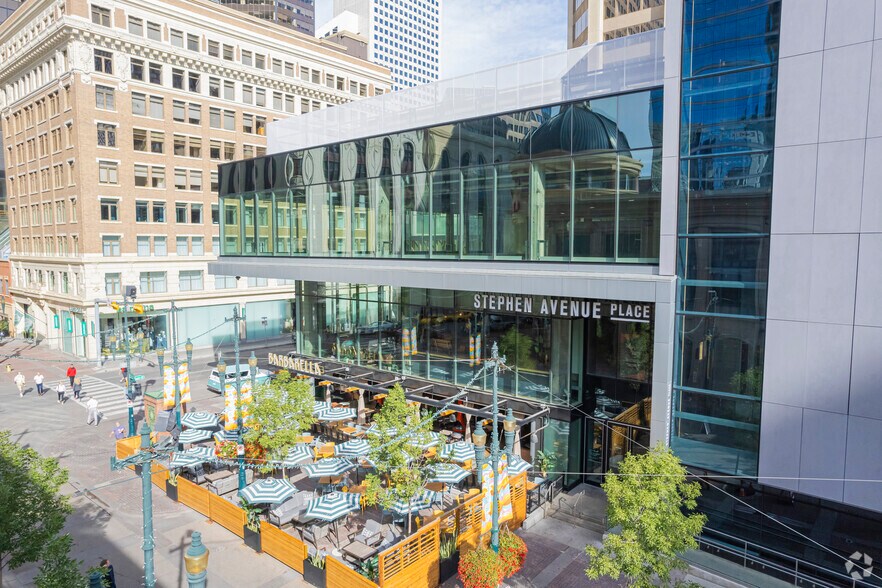 700 2 St SW, Calgary, AB à louer - Photo du bâtiment - Image 3 de 3