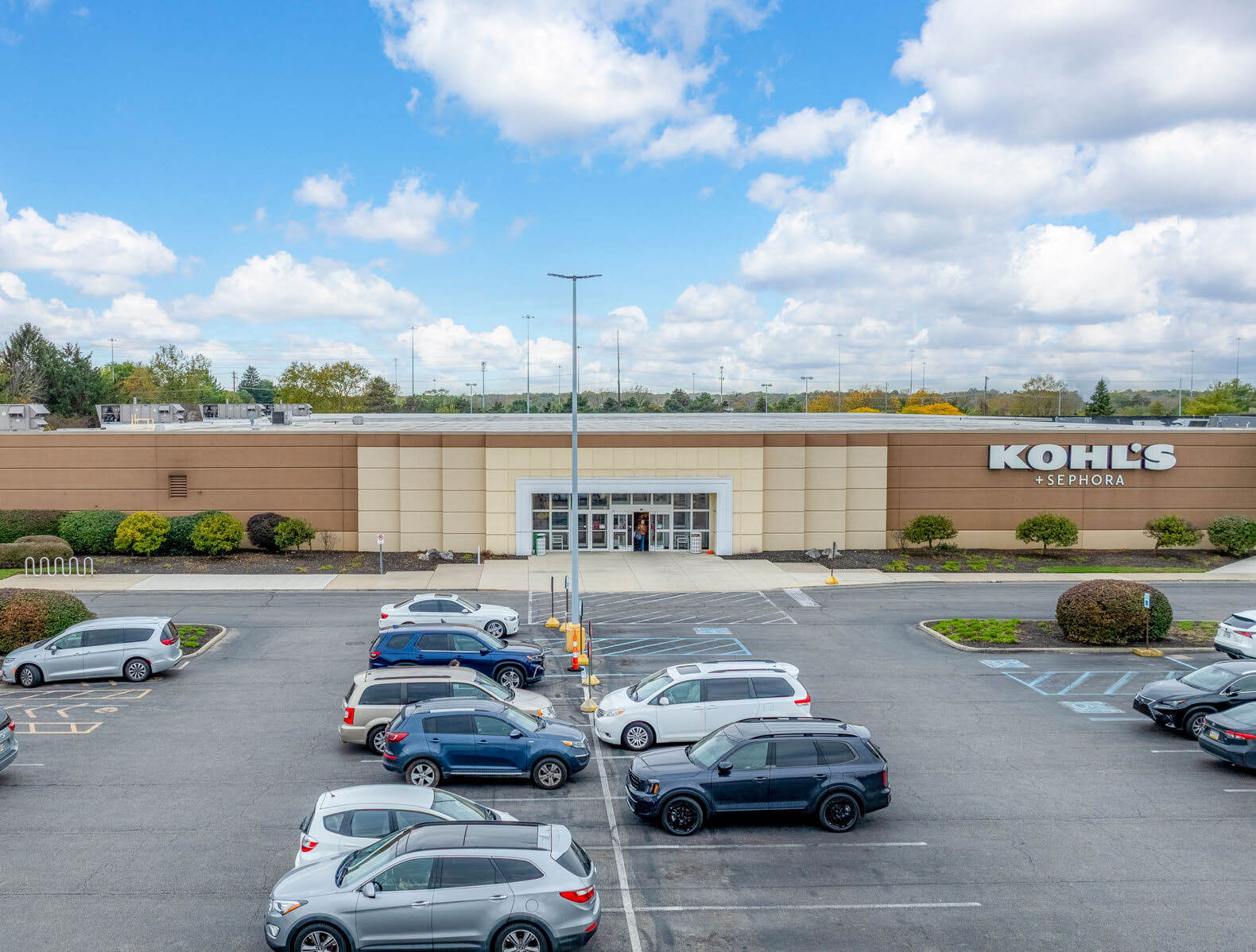 133 Huber Village Blvd, Westerville, OH for sale Primary Photo- Image 1 of 12