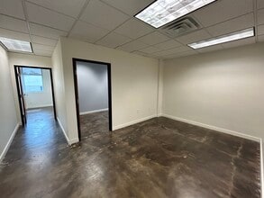 4300 N Central Expy, Dallas, TX for lease Interior Photo- Image 2 of 4