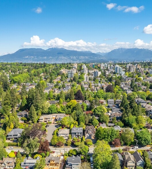 2383-2385 49th Ave W, Vancouver, BC à vendre - Photo du bâtiment - Image 1 de 3