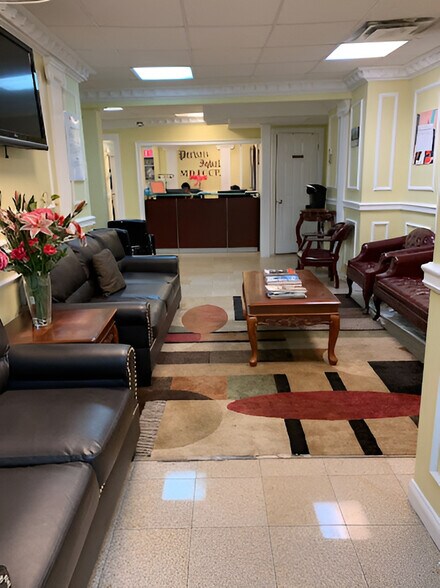 1135 Eastern Pky, Brooklyn, NY for lease - Interior Photo - Image 2 of 4