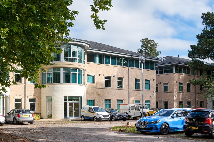 Clifton Park Av, York à louer - Photo du bâtiment - Image 2 de 7