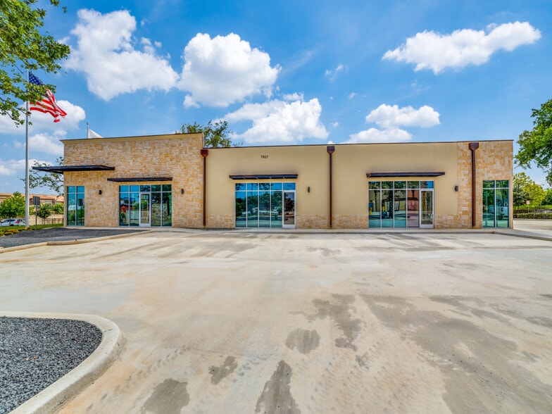 7927 Calle Rialto, San Antonio, TX for lease - Building Photo - Image 3 of 19