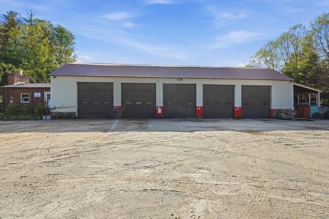 Plus de détails pour 383 Westhampton Rd, Northampton, MA - Industriel à louer