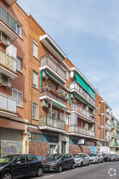 Calle Alejandrina Morán, 24, Madrid, Madrid à vendre - Photo du bâtiment - Image 2 de 4