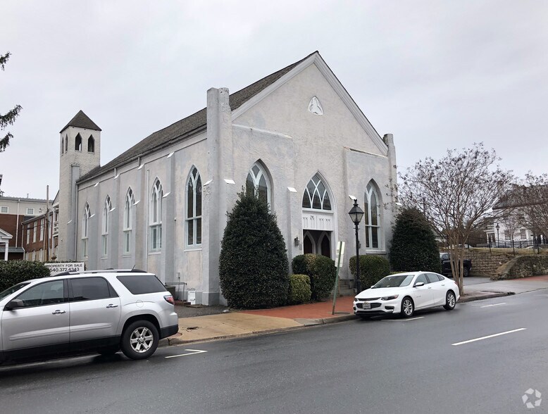 710 Princess Anne St, Fredericksburg, VA à vendre - Photo du bâtiment - Image 2 de 29