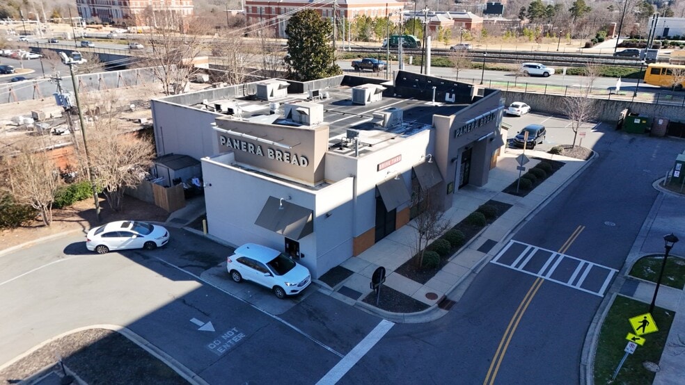 9321 Jw Clay Blvd, Charlotte, NC for lease - Building Photo - Image 1 of 6