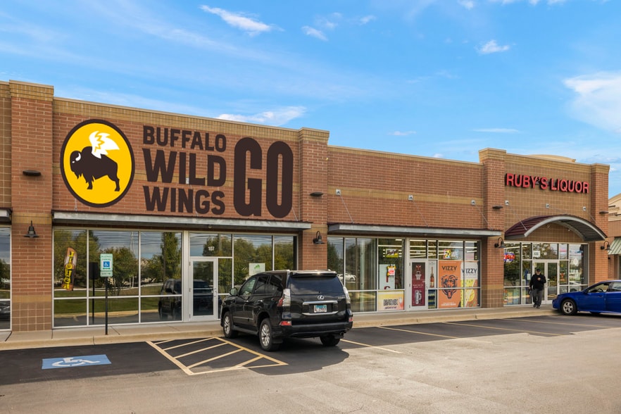 1535 Butterfield Rd, Aurora, IL for lease - Building Photo - Image 3 of 7