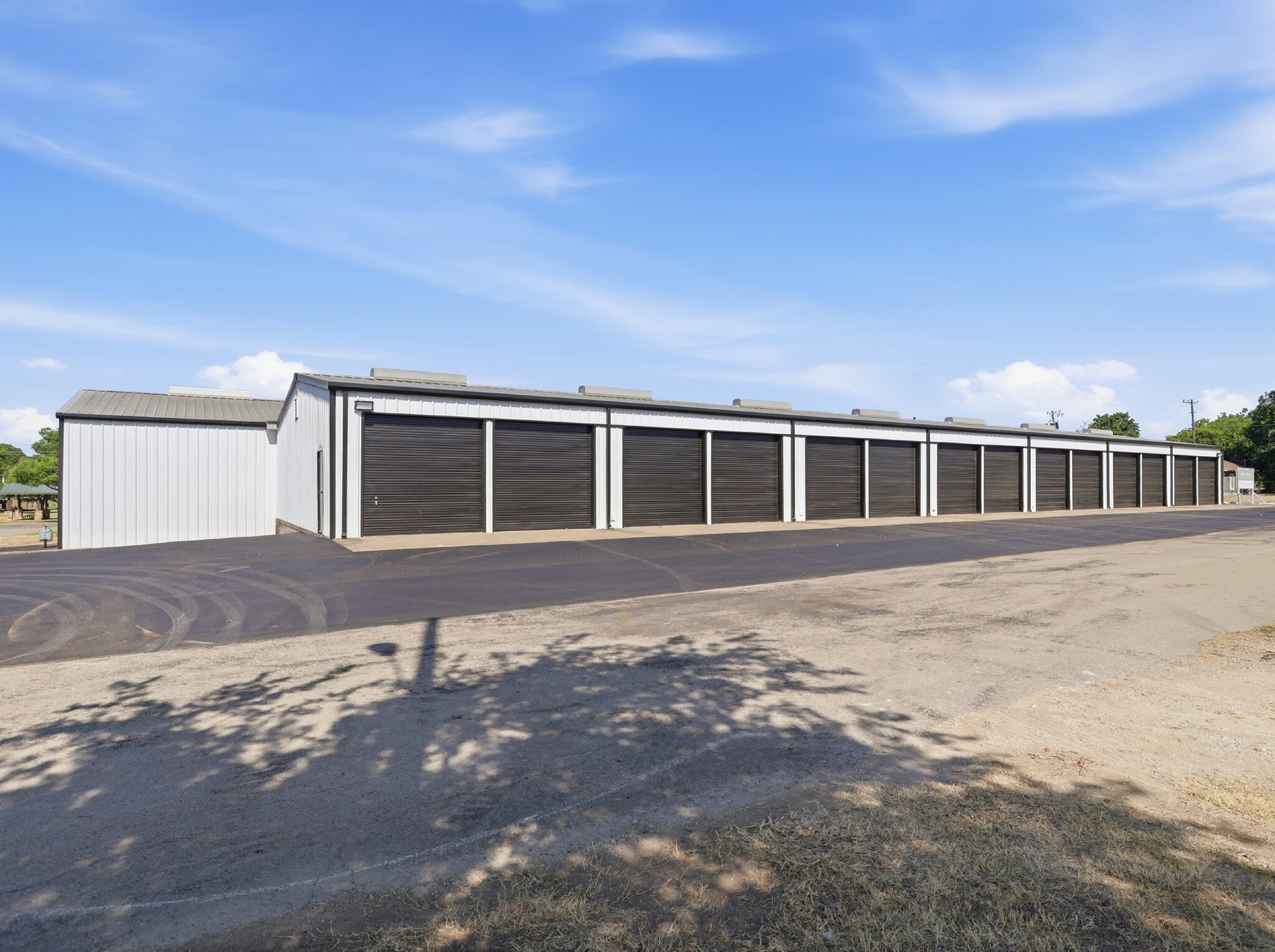 201 W Westhill Dr, Cleburne, TX for lease Primary Photo- Image 1 of 14
