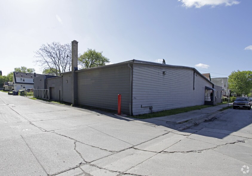 1168 N 50th Pl, Milwaukee, WI à vendre - Photo principale - Image 1 de 4