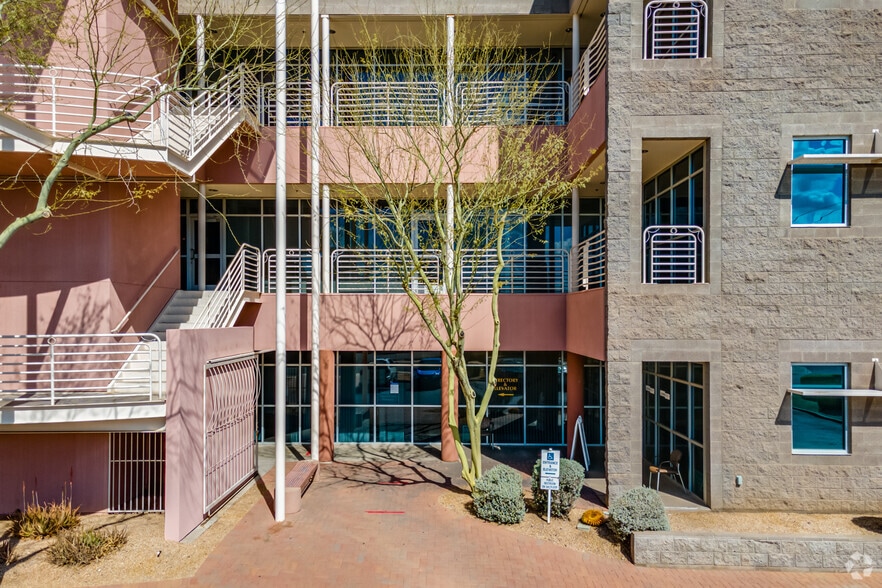 9100 N 2nd St, Phoenix, AZ à louer - Photo du bâtiment - Image 2 de 4