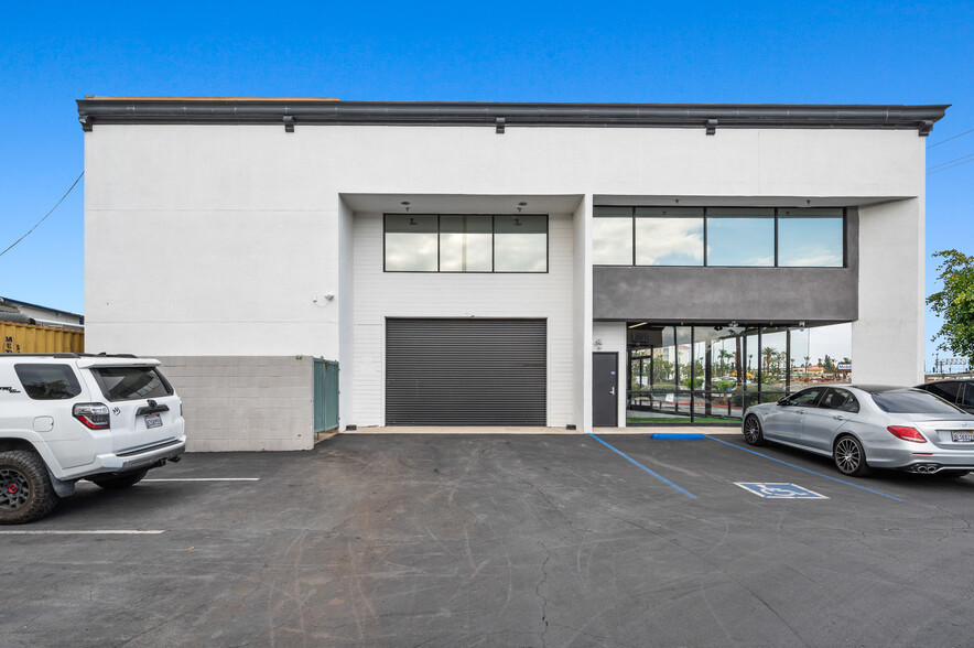 800 E Dyer Rd, Santa Ana, CA for lease - Building Photo - Image 3 of 46