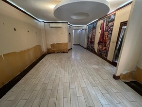 246 E 51st St, New York, NY for lease Interior Photo- Image 2 of 6