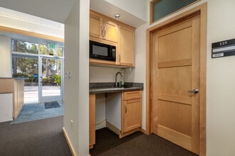 345 Crown Point Cir, Grass Valley, CA à louer Photo intérieure- Image 2 de 17