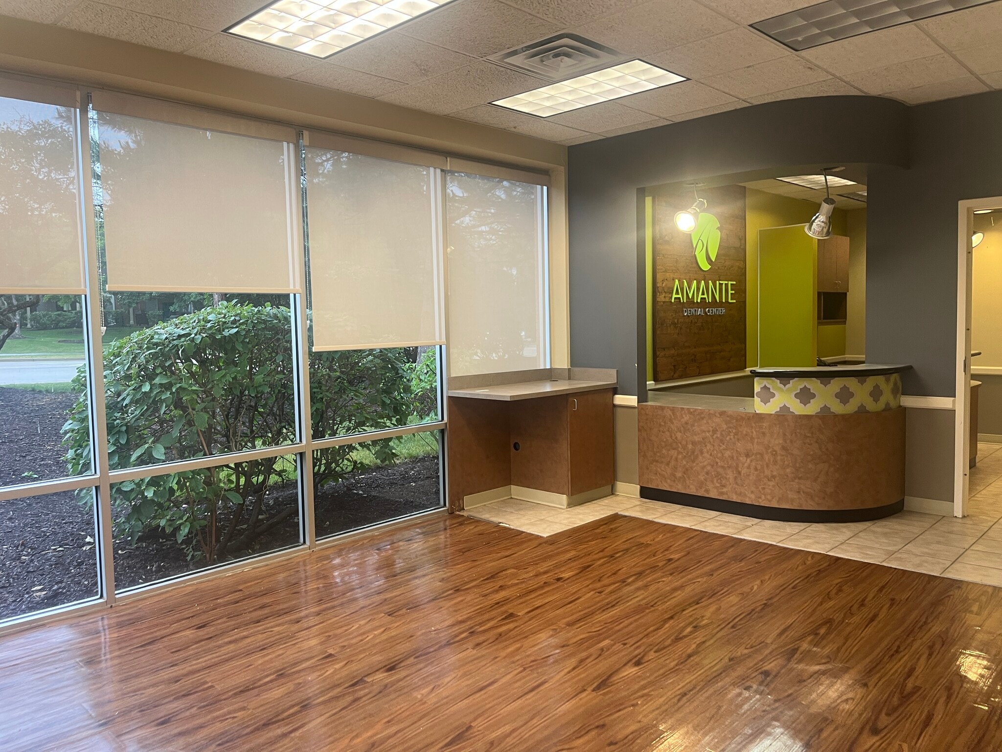 181-185 N Barrington Rd, Schaumburg, IL à louer Photo du bâtiment- Image 1 de 5