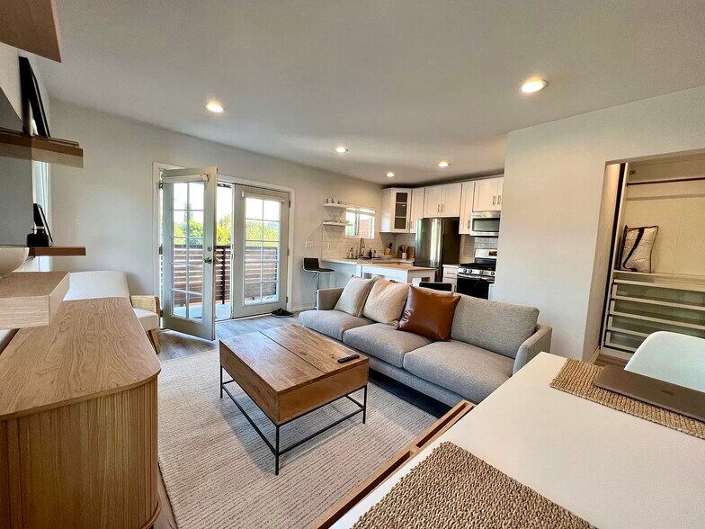 3121 Silver Lake Blvd, Los Angeles, CA à vendre - Photo intérieure - Image 3 de 28